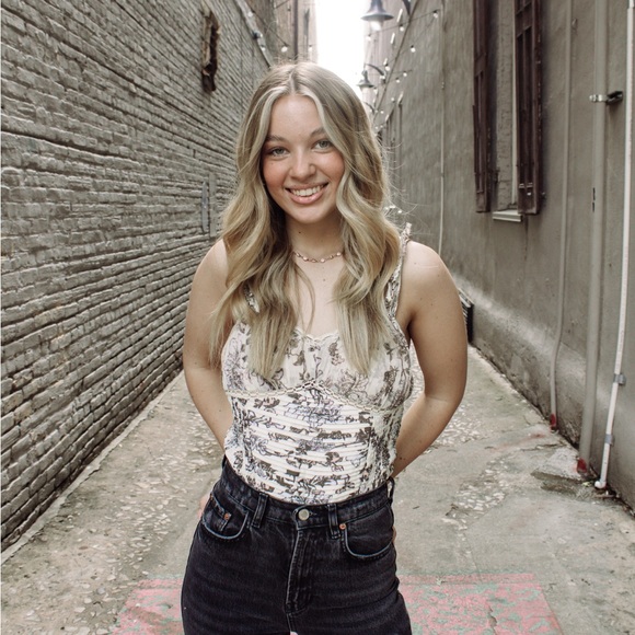 Meet your Posher, Hannah - Picture 2 of 6